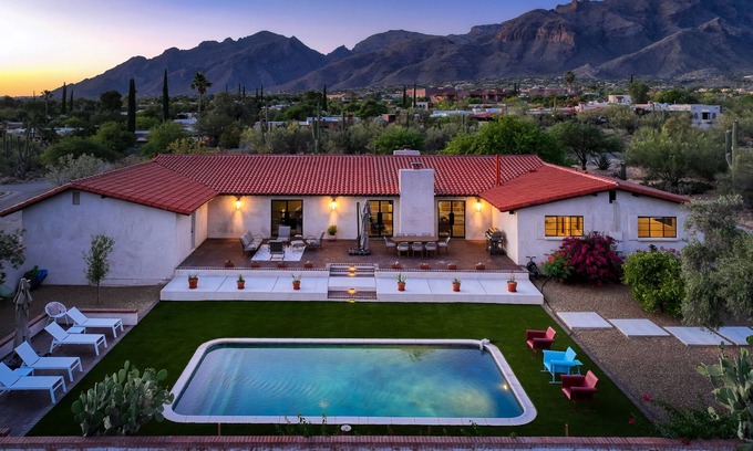 Catalina Foothills Estates Maison | Mountain-view house with private pool, chef's kitchen, & AC - snowbird-friendly