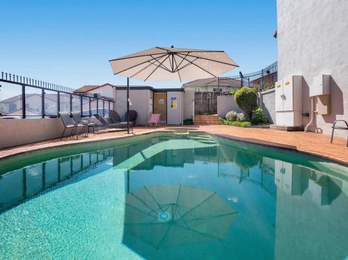 Mount Gravatt East Maison | Mountain view inner Brisbane secure townhouse