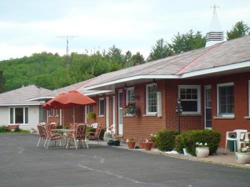 Madawaska Valley Hôtel | Mountain View Motel