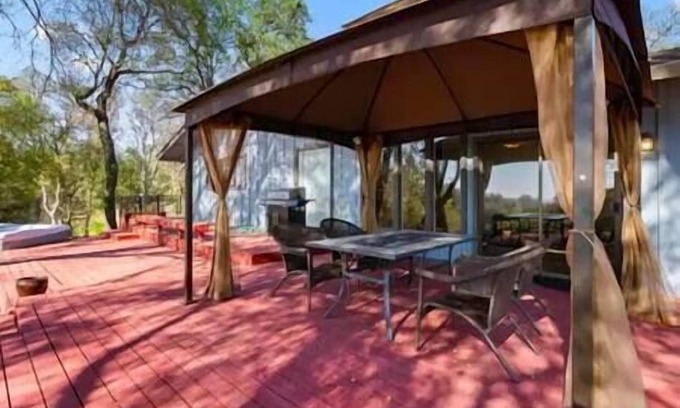 Rough and Ready Maison | Mountain View Retreat: Your Perfect Getaway