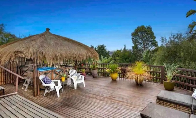 The Basin Maison | Mountain View Spa Cottage