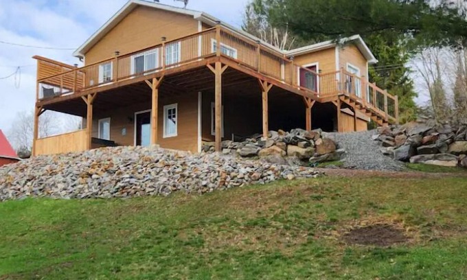 Papineau Regional County Municipality Maison | Mountain View with a HotTub, 7 mins-LacSimon