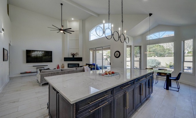 Camelot Ridge Maison | Mountain Views Heated Pool Hicking Trailheads 5 Beds 3 Baths Full Remodel Golf