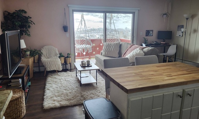 Dillon Copropriété | Mountain Views in Cozy 1 Bedroom