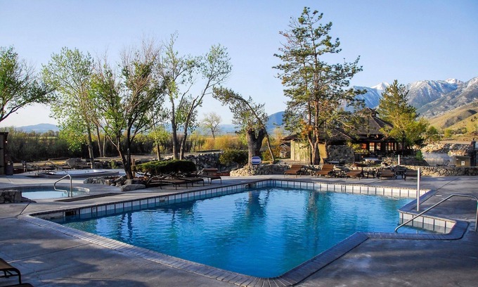 Genoa Villa | Vues imprenables sur les montagnes et sources chaudes extérieures | À seulement 30 minutes du lac Tahoe