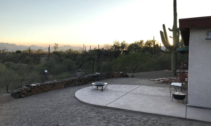 Tucson Appartement | Mountain View’s. Stunning Sunset’s. Outdoor Activities. Minutes From Downtown.