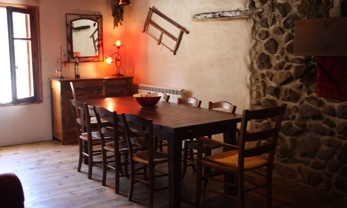Illier-et-Laramade Maison | Maison de village de montagne pour 6 personnes, ensoleillement maximum.