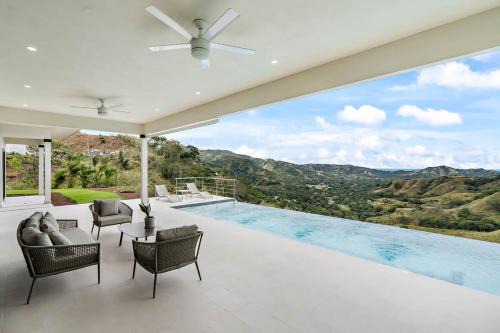 Coco Maison | Mountaintop 4-Bedroom with Pool Huge Views