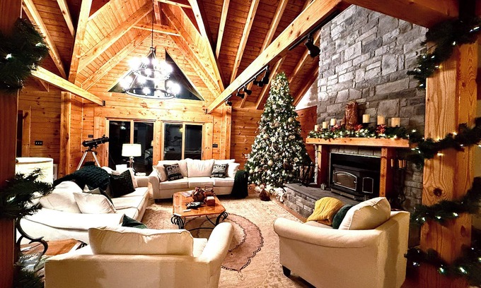 Sinks Grove Cabine | Mountaintop lodge, breathtaking views, private hiking trails & arcade game room.