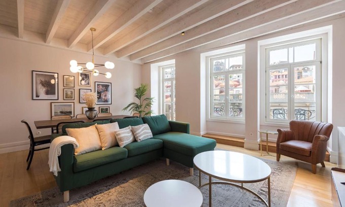 Centro / Baixa Appartement | Mouzinho Luxury 3BR Flat l 5 min Walk to Ribeira by Lovelystay