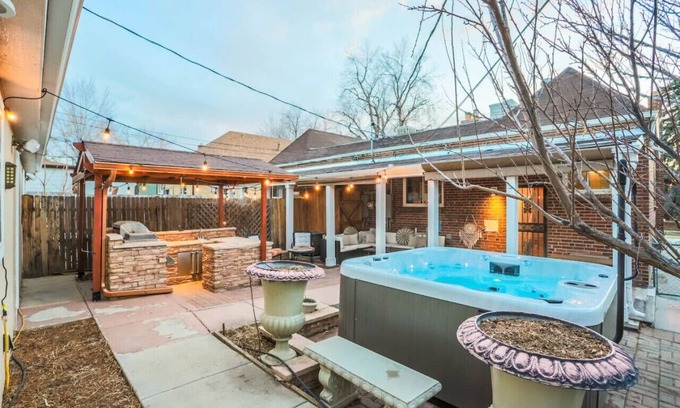 Hale Maison | Movie Theatre | Hot Tub | Outdoor Grill