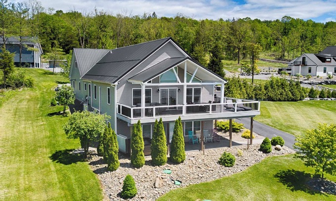 Lodi Maison | Moxie on the Lake: Relaxing Pet Friendly Seneca Lake Getaway!