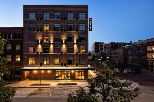 Old Market Hôtel | Moxy Omaha Downtown