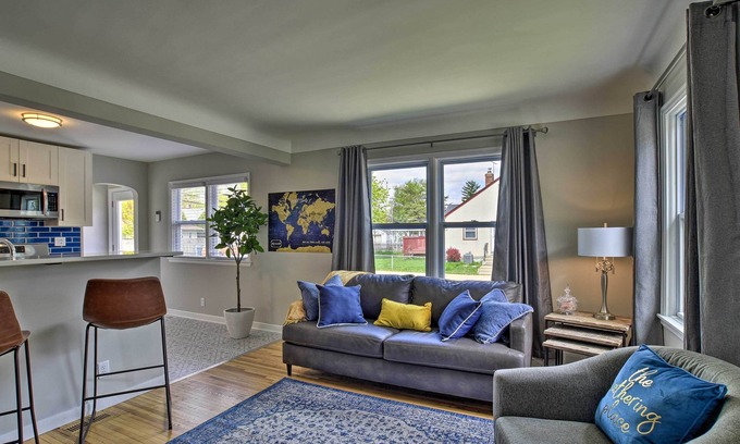 Hiawatha Maison | Mpls Duplex w/ WiFi & Kitchen: 5 Mi to Dtwn!