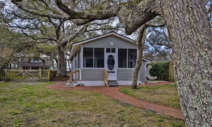 Harkers Island Maison | Mr. Bennie's Cafe 2 Bedroom Home by RedAwning