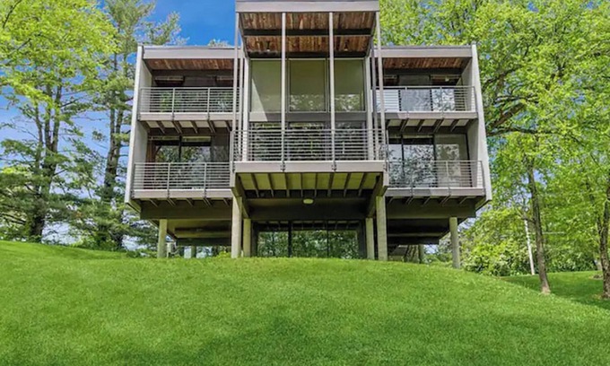 Lincoln Maison | Mr. Swanky Mid Modern Century /5 Decks/190" 4K Screen