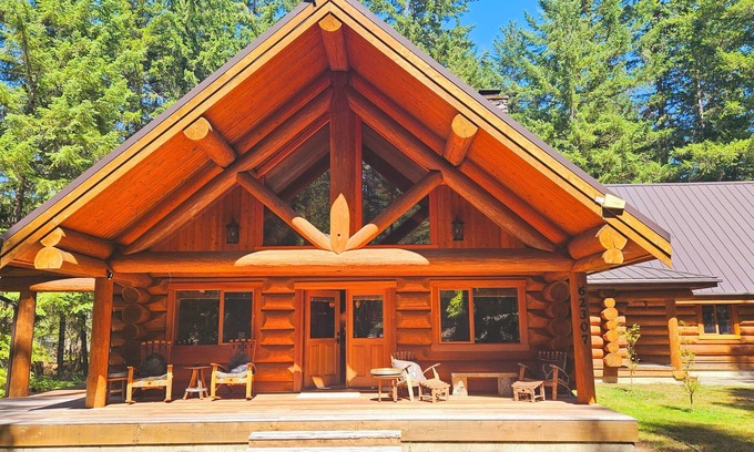 Enumclaw Maison | Mt. Rainier and Crystal Mountain Luxury Lodge