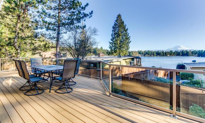 Lake Morton-Berrydale Maison | Mt. Rainier view from Lake Morton