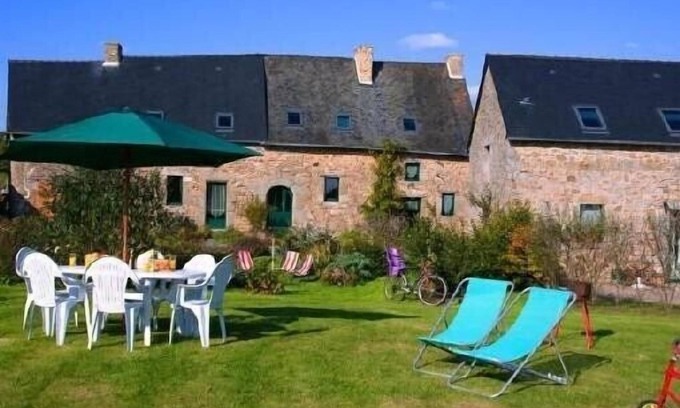 Saint-Germain-en-Cogles Cottage | MT ST MICHEL, FOUGERES 4 pers. Tranquilité, espace pour toute la famille.