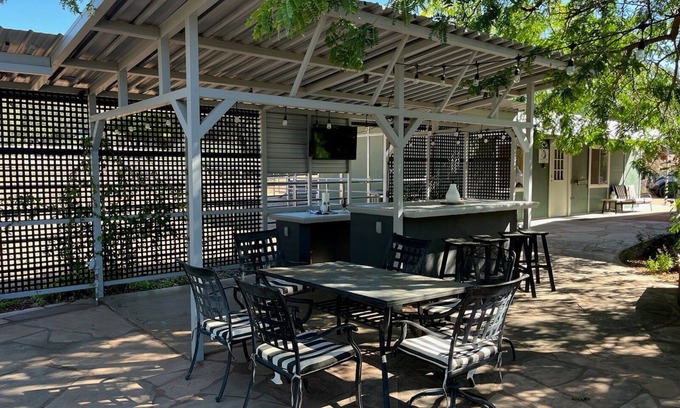 Payson Maison | MT VIEWS: Guesthouse w/2 HORSE STALLS + Turnout, Sleeps 4, Tack Room, Trails, Riding Ring