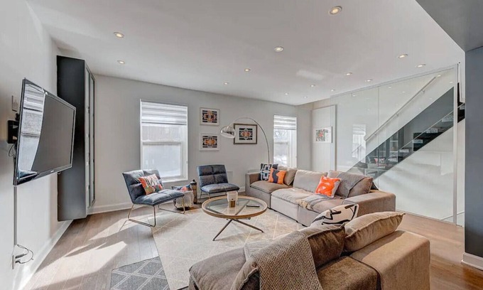 Montreal Appartement | MTL Townhouse- 3 bdr in the heart of the city