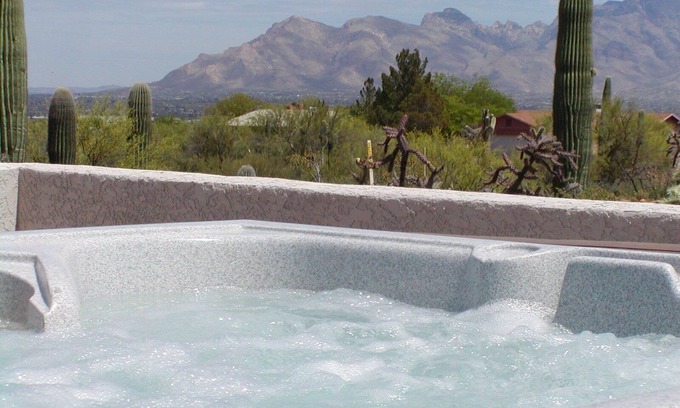 Tucson Maison | Vues Mtn / ville, intimité tranquille sur 1 acre de Saguaros géants! Convient aux fauteuils roulants.