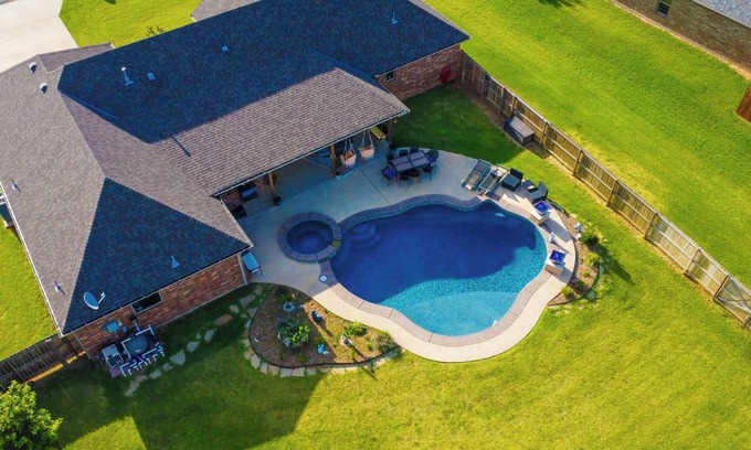 Lawton Maison | Mtn Escape Pool, Hot Tub, Fire Pit, Pet OK!