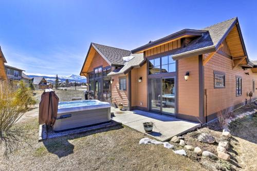 Grand Park Maison | Mtn-View Fraser Home with Hot Tub - Near Skiing!