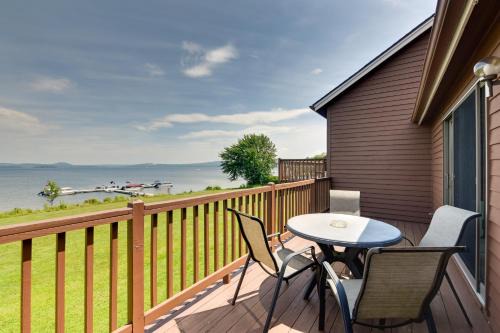 Newport Center Appartement | Mtn Views and Pool Access Lake Memphremagog Condo!