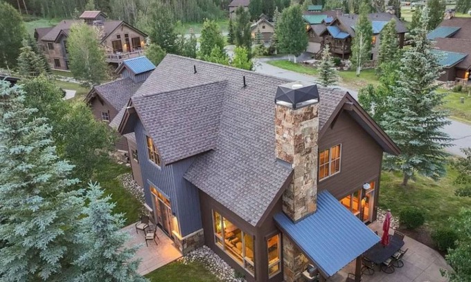 Three Peaks Chalet De Ski | Mtn Views! Fire Pit, Dog Friendly, Ski, Hike, Play