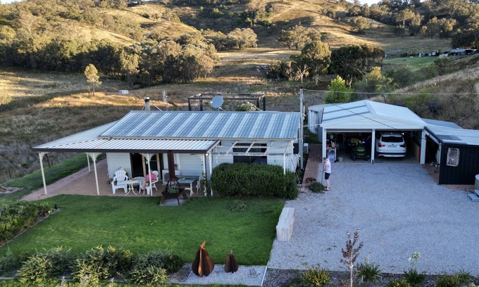 Collingwood Maison | MUDGEE - expansive views, complete privacy, dog friendly holiday cottage