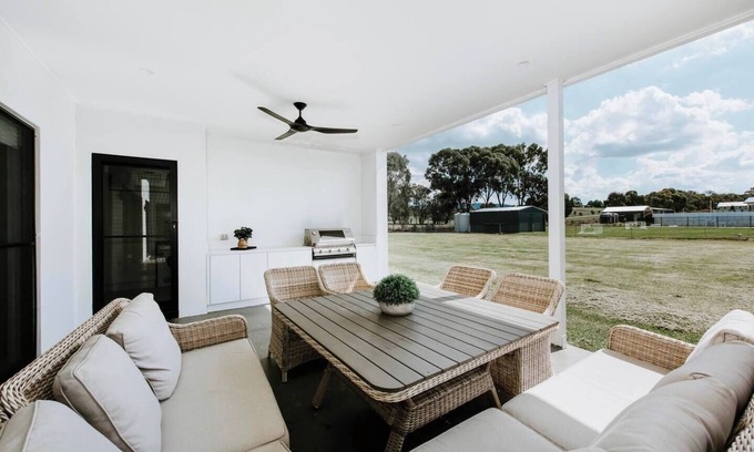 Bombira Maison | Mudgee Haven Stunning Terra Modern Design