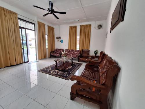 Kampung Keladi Maison | Mukhriz 2 Homestay