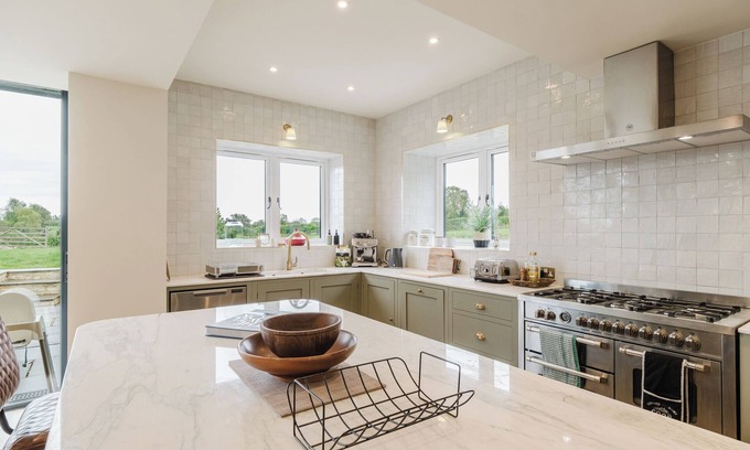 Malmesbury Maison | Mulberry Cottage 5BD in Wiltshire