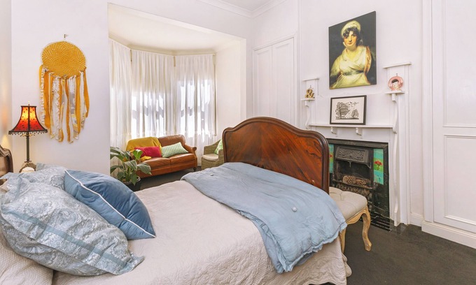 Turvey Park Maison | Mulberry Cottage Central historic home ,3 B/R with pool. Walk to main street.
