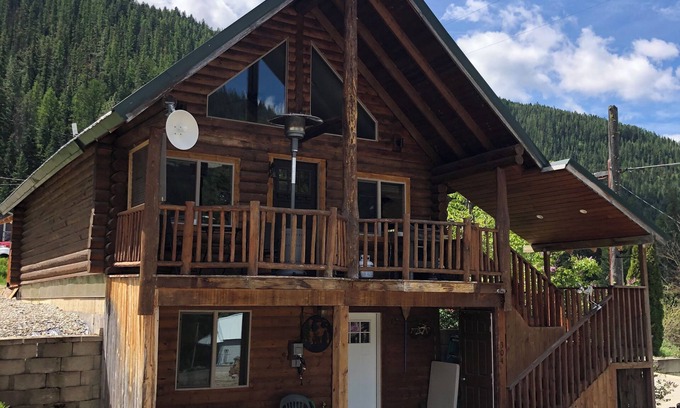 Mullan Cabine | Mullan Idaho Mountain Getaway