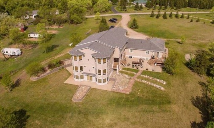 Clitherall Township Maison | Multi-Family! 150 yds to Sandy Swim Beach! 4 Master Suites. Sleep 27.