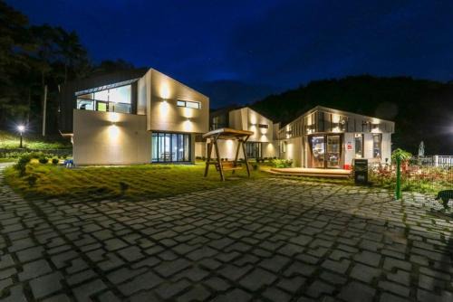Mungyeong Maison | Mungyeong Arten Pool Villa