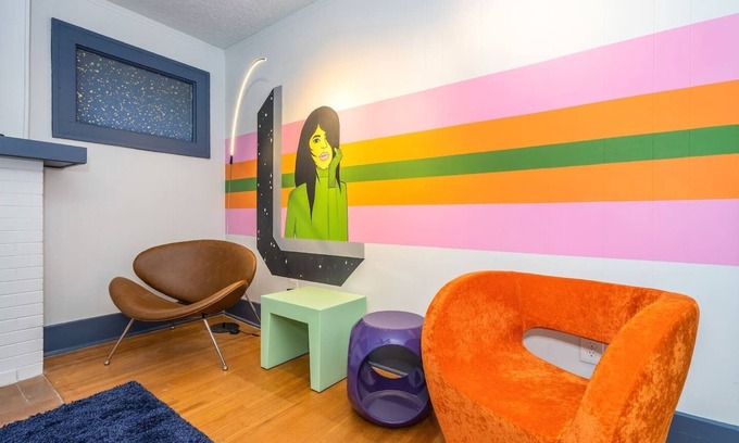 Central Oklahoma City Appartement | Studio mural près du quartier bien-aimé de la Plaza d'OKC