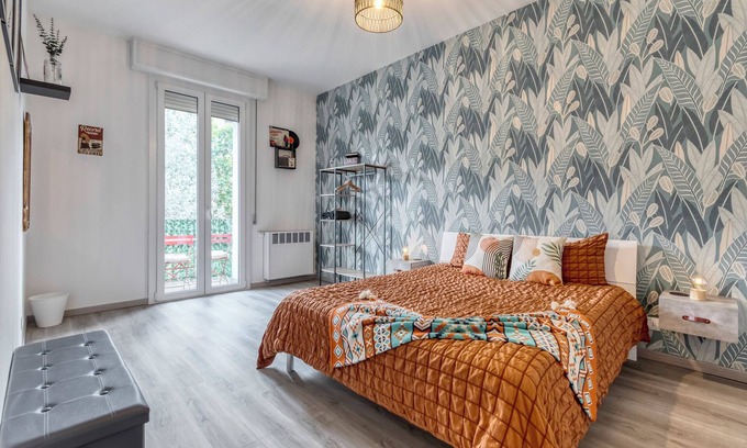 San Donato-San Vitale Maison | Music room with shared bathroom and private balcony