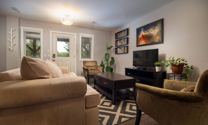 Athabasca Maison | Muskeg Creek Suite