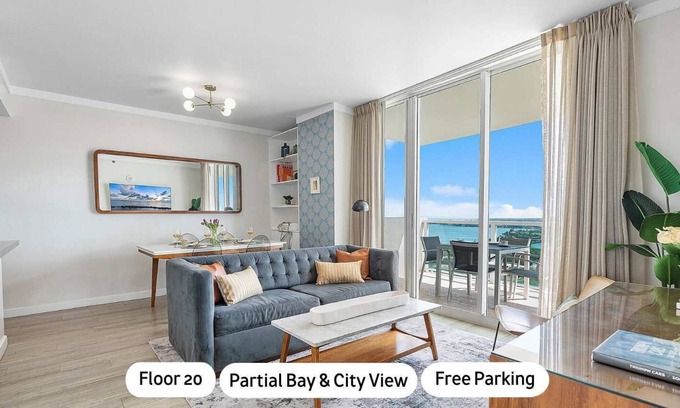 Coconut Grove Appartement | NEW Ocean View! Wrap-around Balcony. Free Pool, Park. Hotel Arya, Coconut Grove