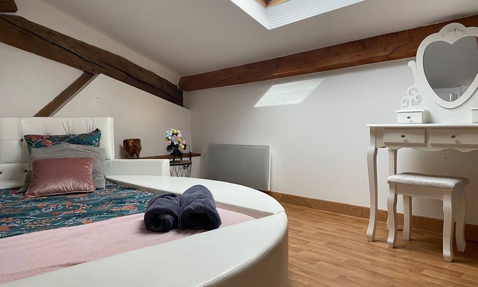 Socourt Copropriété | My Love Room avec balnéo privative & déco romantique by BoookingFuté