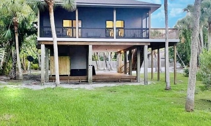 Safety Harbor Club Maison | My Sea Shack~ 1 minute to beach, SH Club access, golf cart