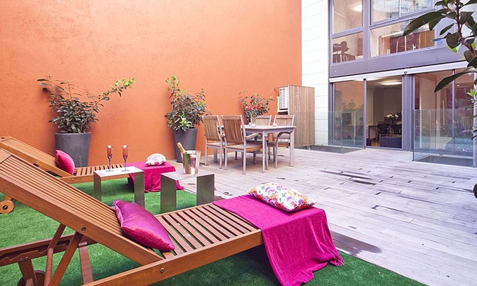 el Fort Pienc Appartement | My Space Barcelona 6 Apart. to have 48 people around the Triunfo Arco