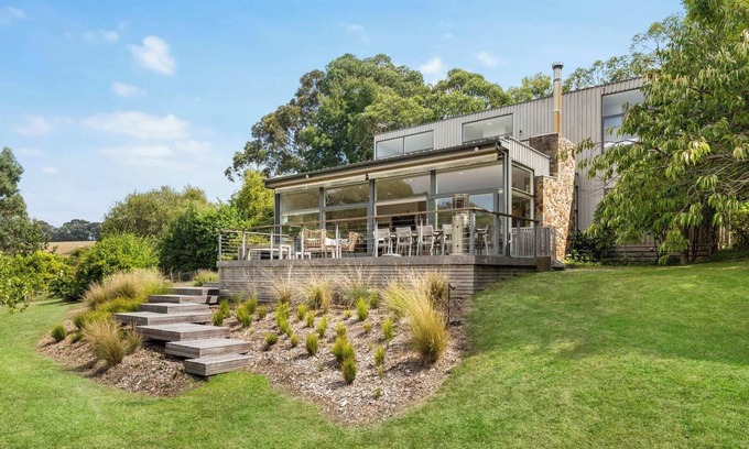Merricks North Maison | Myers Road Villa-Solar Pool, Trampoline, Fireplace