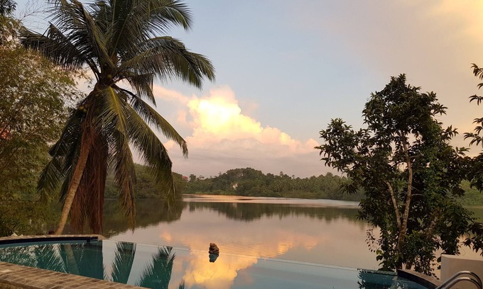 Bandaragama Lit Et Petit-Déjeuner | Spacieuse villa au bord du lac, 4 chambres, 24 heures de cuisson, à 45 minutes de la capitale Sri Lanka