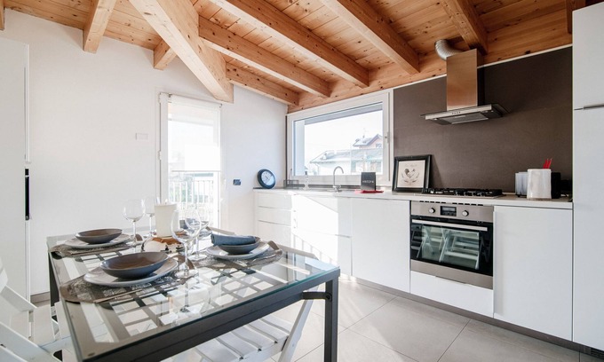 Lipomo Appartement | MyHomeInComo - White Attic