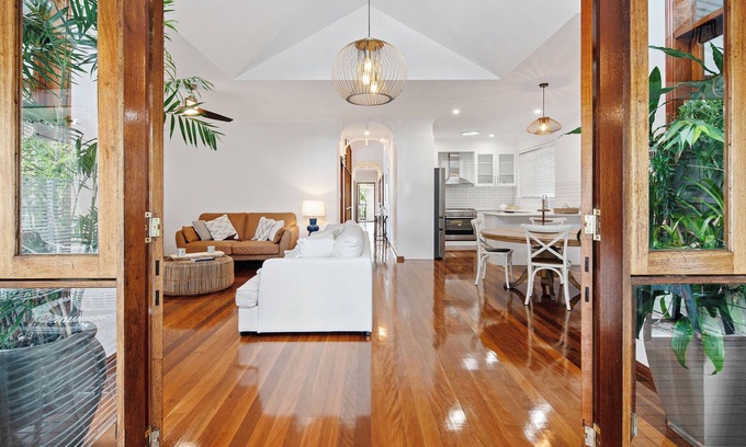 Bardon Maison | Myriams Cottage Pool house in Bardon executive private gorgeous bathroom