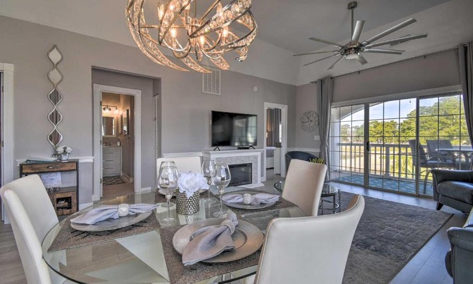 Central Myrtle Beach Appartement | Myrtle Beach Condo Golf Course and Pool View!